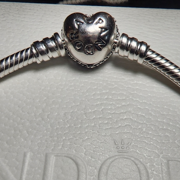 Pandora Moments Sparkling Heart Clasp Snake Chain Bracelet - Picture 6 of 9
